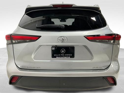 Celestial Silver Metallic 2021 Toyota Highlander XLE