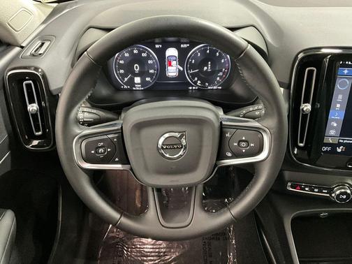 Denim Blue Metallic 2021 Volvo XC40 T5 Momentum