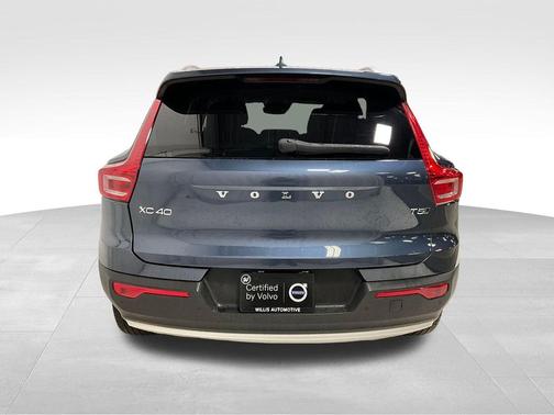 Denim Blue Metallic 2021 Volvo XC40 T5 Momentum