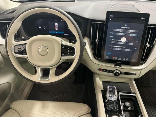 2022 Volvo XC60 B5 Inscription