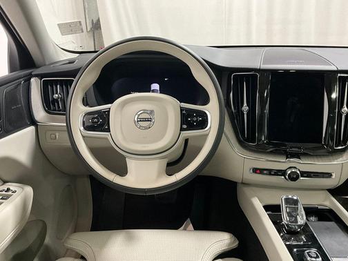 2022 Volvo XC60 B5 Inscription