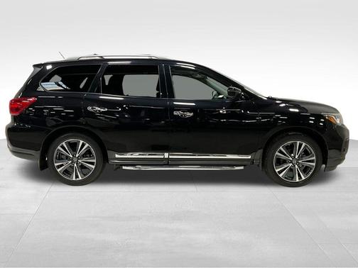 2018 Nissan Pathfinder Platinum