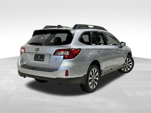 Ice Silver Metallic 2016 Subaru Outback 3.6R Limited