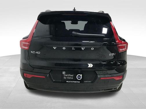 Onyx Black 2026 Volvo XC40 Plus, B5 AWD Gas (mild hybrid), Dark