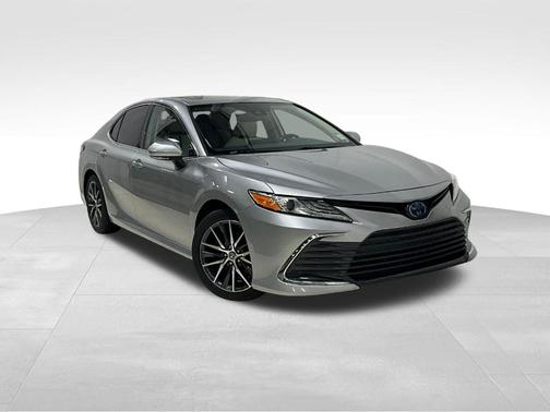 2022 Toyota Camry Hybrid XLE