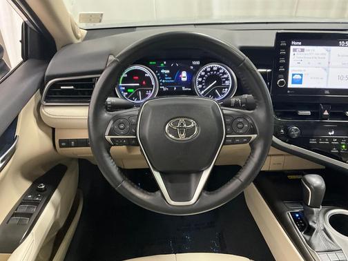 2022 Toyota Camry Hybrid XLE