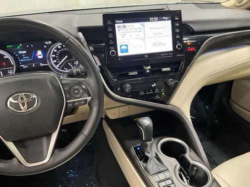 2022 Toyota Camry Hybrid XLE