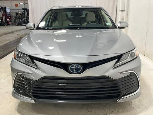 2022 Toyota Camry Hybrid XLE