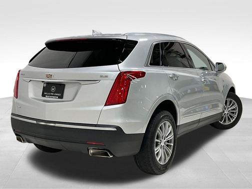 Radiant Silver Metallic 2017 Cadillac XT5 Luxury