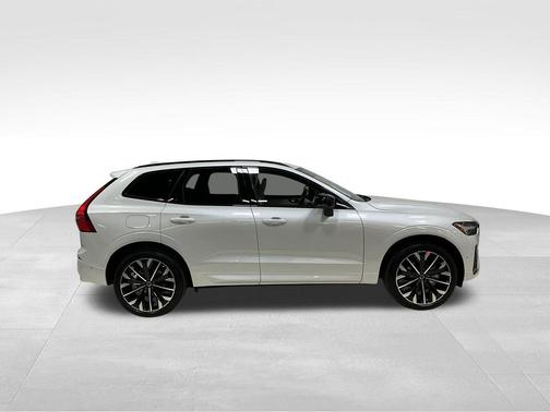 Crystal White Metallic 2026 Volvo XC60 B5 Ultra