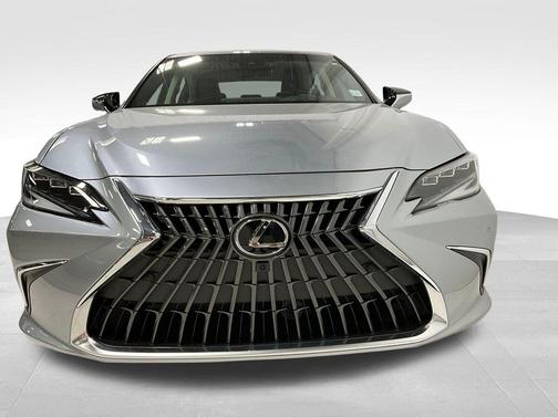 2025 Lexus ES 300h Ultra Luxury