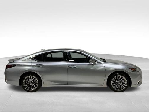 2025 Lexus ES 300h Ultra Luxury
