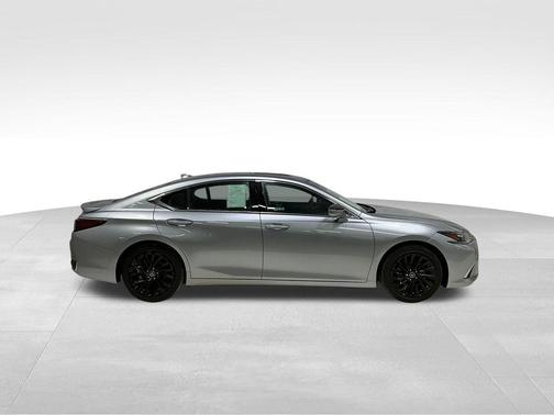 2025 Lexus ES 300h Ultra Luxury