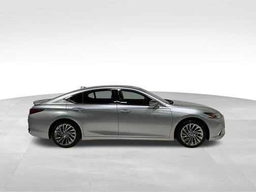 2025 Lexus ES 300h Ultra Luxury