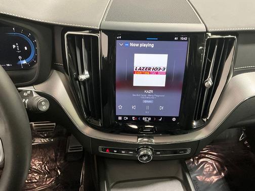 2022 Volvo XC60 B6 R-Design