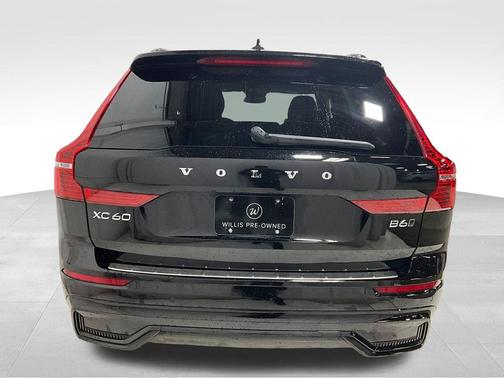2022 Volvo XC60 B6 R-Design