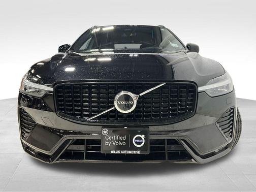 2022 Volvo XC60 B6 R-Design