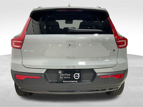 Vapor Grey Metallic 2024 Volvo XC40 B5 Plus Dark Theme