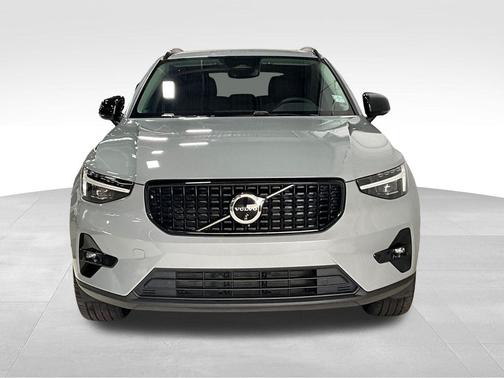 Vapor Grey Metallic 2024 Volvo XC40 B5 Plus Dark Theme