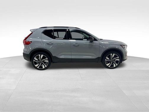 Vapor Grey Metallic 2024 Volvo XC40 B5 Plus Dark Theme