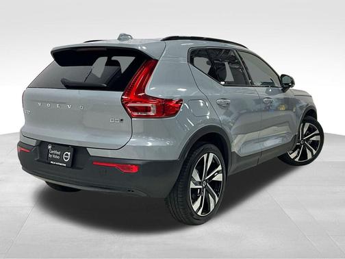 Vapor Grey Metallic 2024 Volvo XC40 B5 Plus Dark Theme