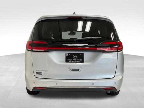 Silver Mist Clearcoat 2024 Chrysler Pacifica Touring L