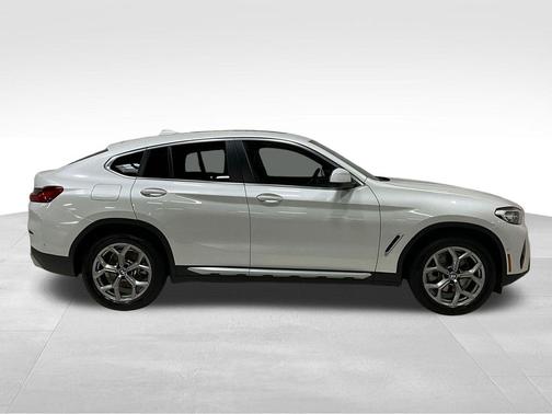 Mineral White Metallic 2023 BMW X4 xDrive30i