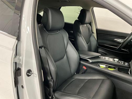 Uyuni White 2025 Genesis GV70 2.5T AWD