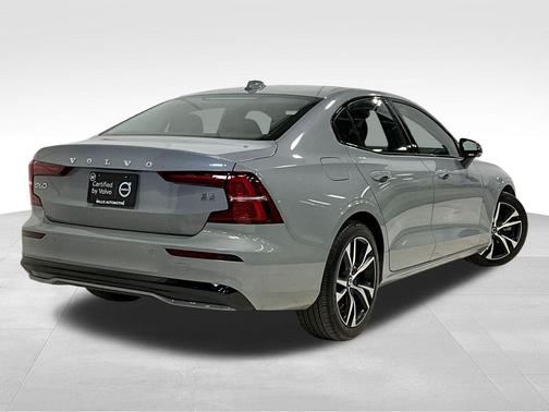 Vapour Grey Metallic 2024 Volvo S60 B5 Core Dark Theme