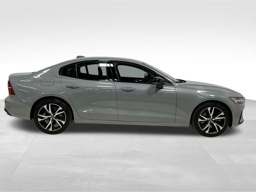 Vapour Grey Metallic 2024 Volvo S60 B5 Core Dark Theme