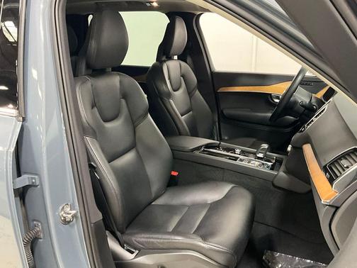 Thunder Grey Metallic 2022 Volvo XC90 Recharge Plug-In Hybrid T8 Inscription Expression 6 Passenger