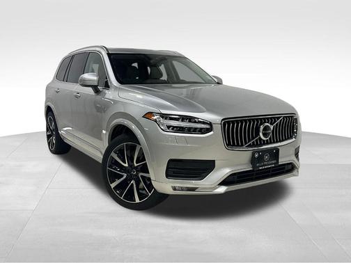 2022 Volvo XC90 T6 Momentum 7 Passenger