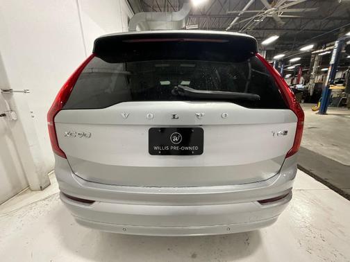 2022 Volvo XC90 T6 Momentum 7 Passenger