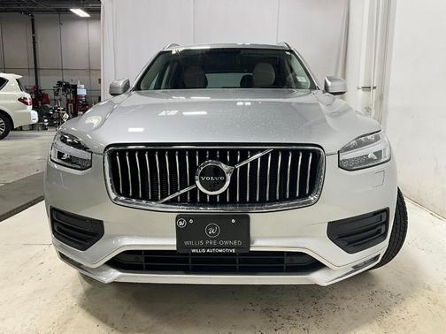 2022 Volvo XC90 T6 Momentum 7 Passenger