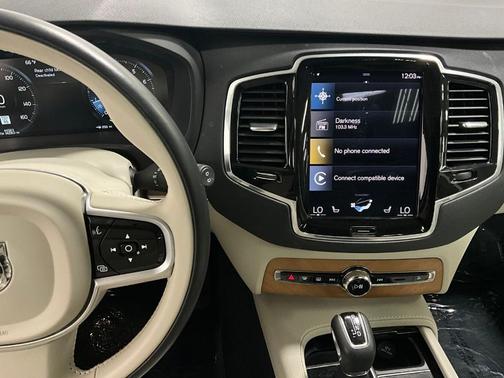 2022 Volvo XC90 T6 Momentum 7 Passenger