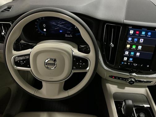 2025 Volvo XC60 Plug-In Hybrid T8 Plus