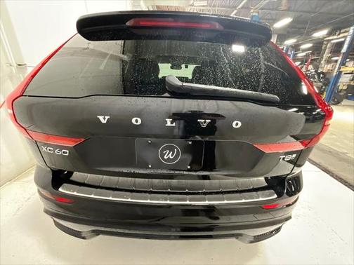 2025 Volvo XC60 Plug-In Hybrid T8 Plus