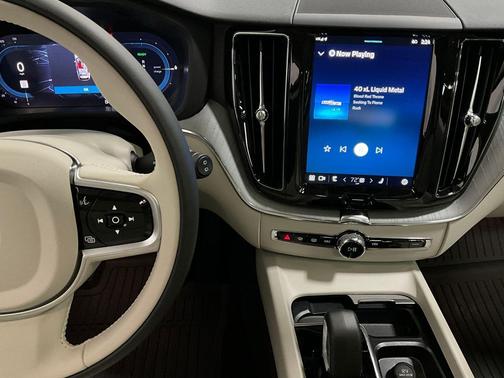 2025 Volvo XC60 Plug-In Hybrid T8 Plus