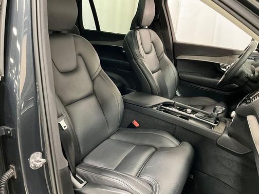 2022 Volvo XC90 T6 Inscription