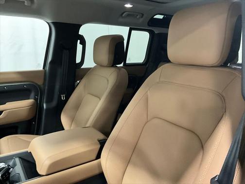 2025 Land Rover Defender 110 P300