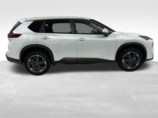 Everest White Pearl 2024 Nissan Rogue SV