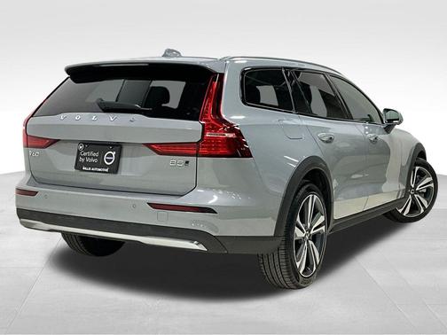 2025 Volvo V60 Cross Country Plus, B5 AWD Gas (mild hybrid)