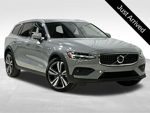 2025 Volvo V60 Cross Country Plus, B5 AWD Gas (mild hybrid)
