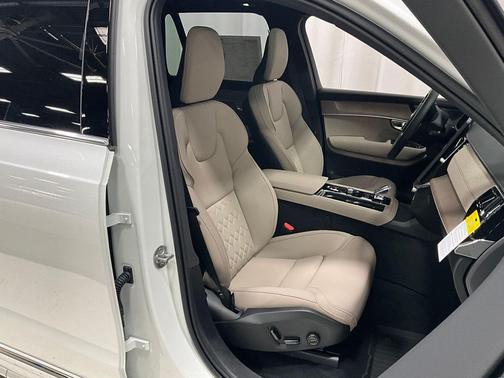 2025 Volvo XC90 B6 Plus 7-Seater