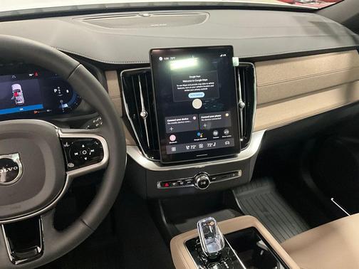 2025 Volvo XC90 B6 Plus 7-Seater