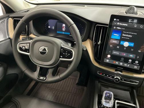 2026 Volvo XC60 B5 Ultra