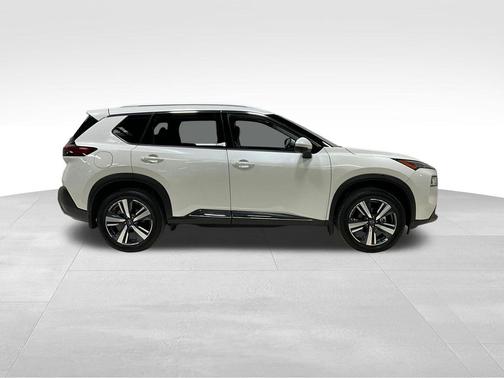 Pearl White Tricoat 2023 Nissan Rogue SL