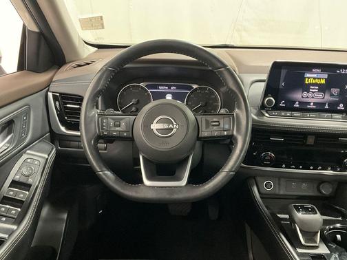 Pearl White Tricoat 2023 Nissan Rogue SL