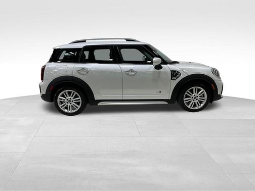 Nanuq White Metallic 2024 MINI Countryman Cooper S ALL4