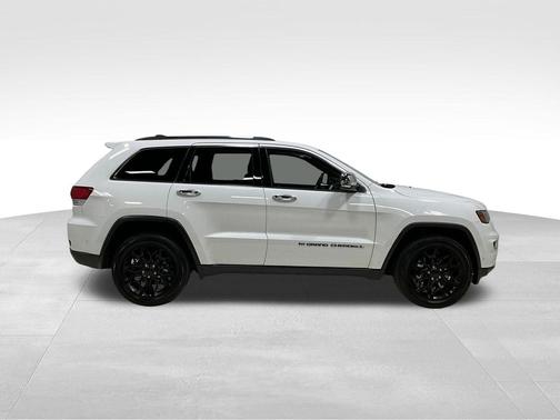 Bright White Clearcoat 2022 Jeep Grand Cherokee Limited